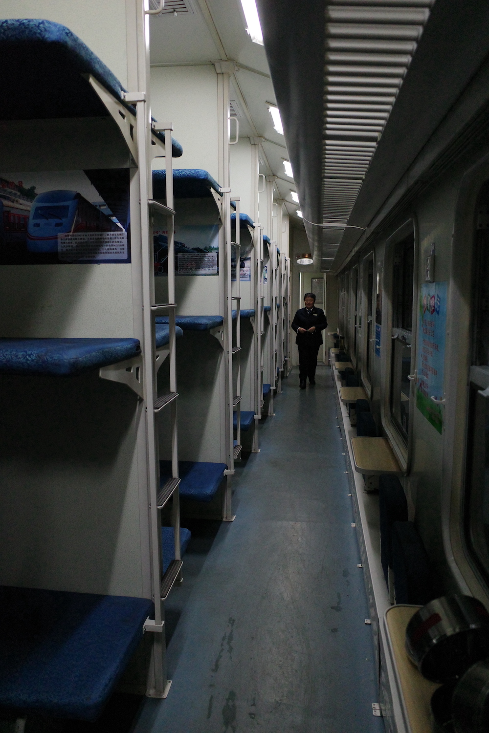 中国・太原、太焦鉄路の非冷房鈍行列車「慢車」