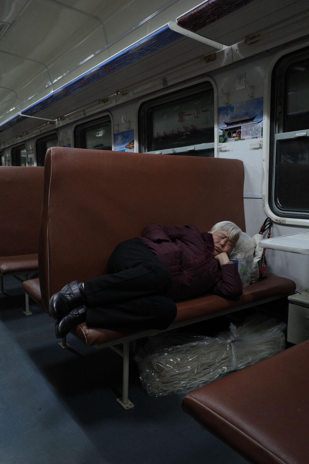 中国・太原、太焦鉄路の非冷房鈍行列車「慢車」