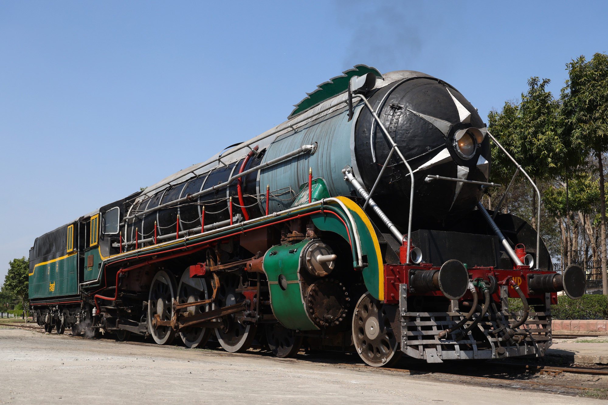 インドの蒸気機関車WP型。レワリにて撮影