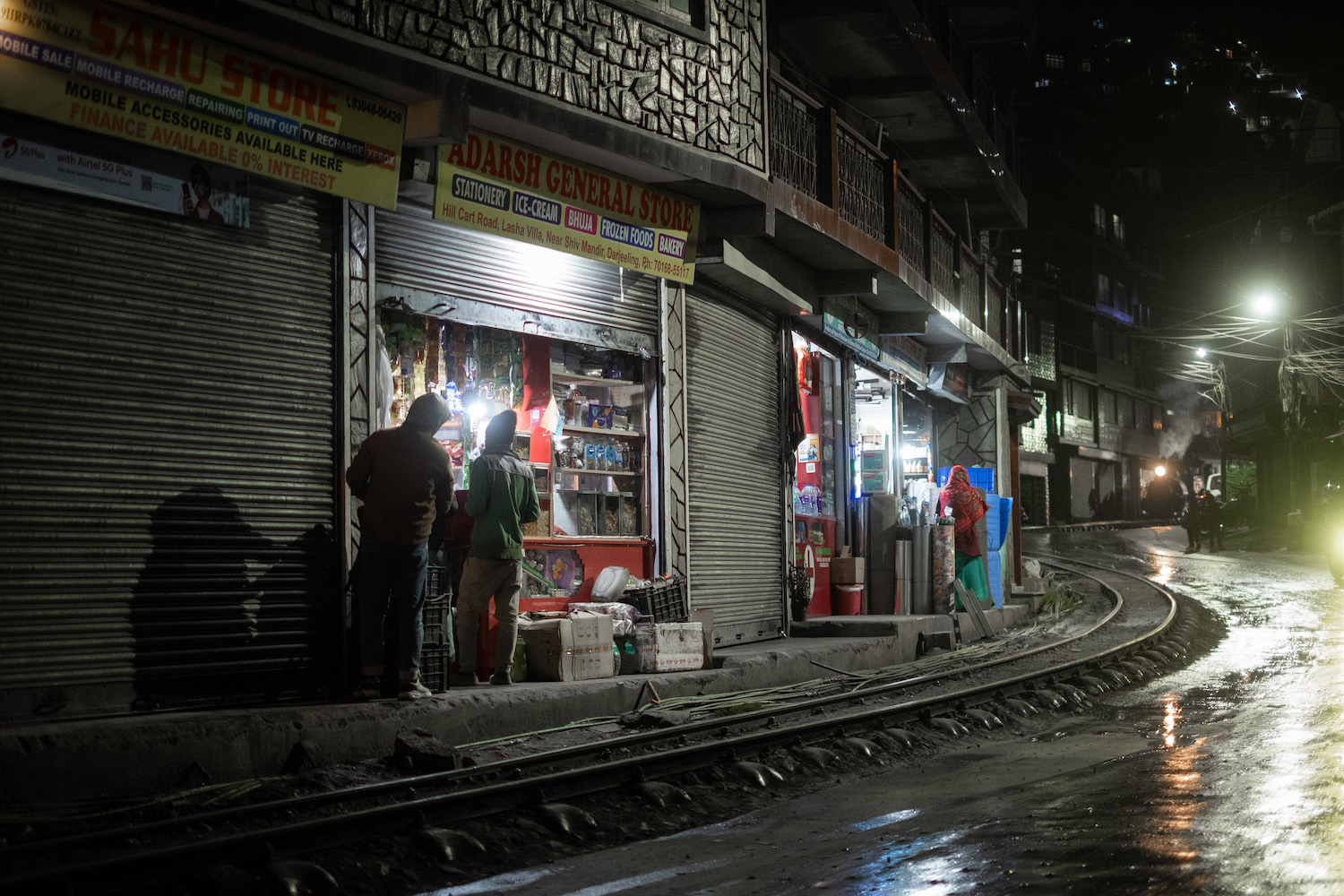 インド、ダージリン・ヒマラヤ鉄道の蒸気機関車を撮り鉄
