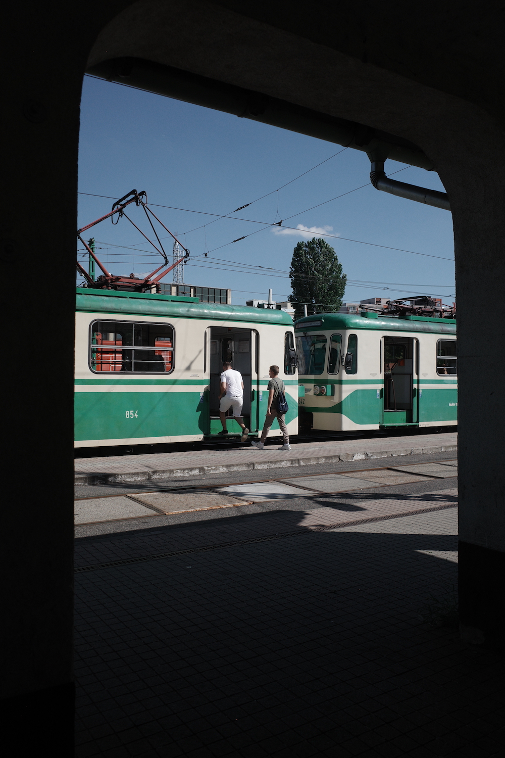 ブダペスト都市鉄道(HEV)のMIXA型を撮影