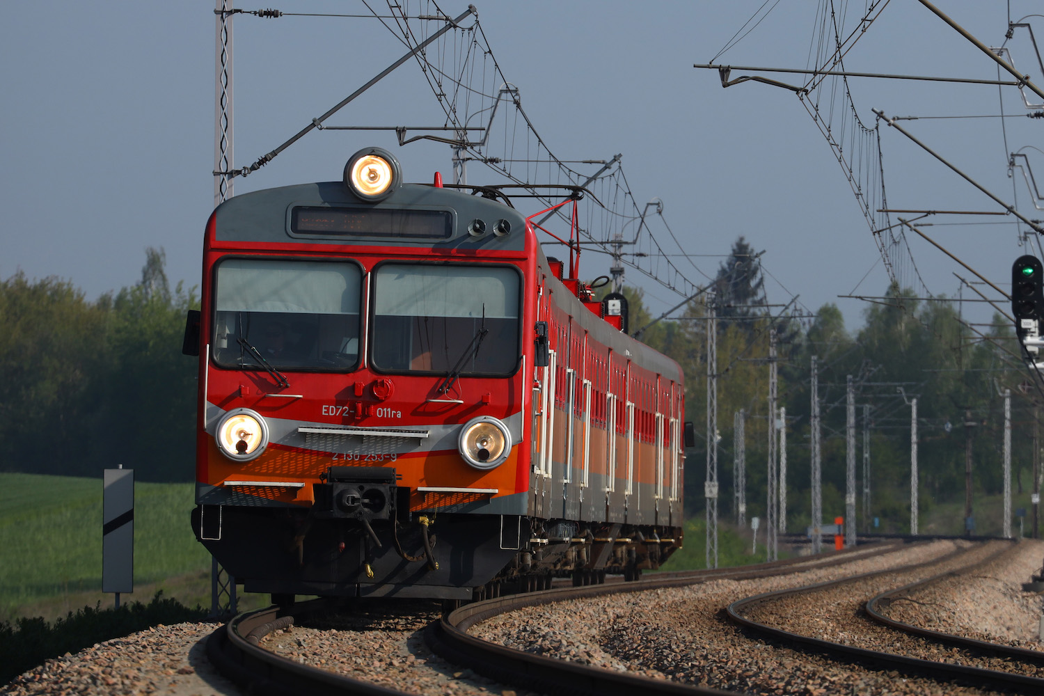 ポーランド鉄道(PKP)のED72型電車を撮影